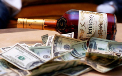 Алкоголь и азарт: почему они часто неразрывны