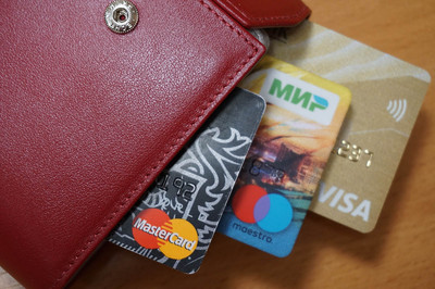 Выдачи кредитных карт в мае отчасти восстановились