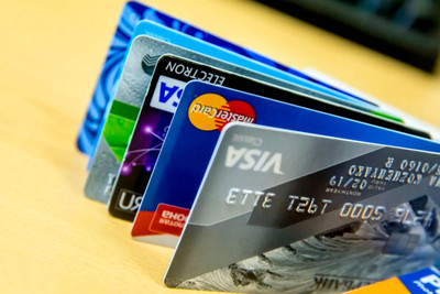 Выдачи кредитных карт в апреле выросли в 3 раза в годовом выражении