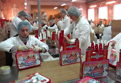 Сборщикам новогодних подарков предлагают заработать до 149 тысяч рублей