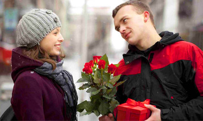 Омичи и киевляне предпочитают дарить девушкам цветы
