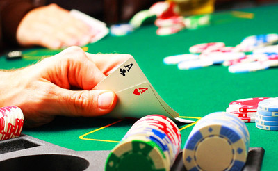Зачем людям, которые хотят стать профессионалами в карточной игре в покер, необходимо обучение в школе покера в Москве