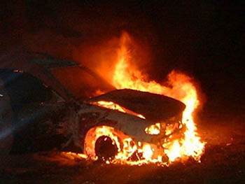 В Омске сгорели два автомобиля и СТО