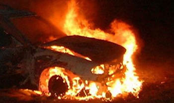 В Омске ночью загорелись три автомобиля