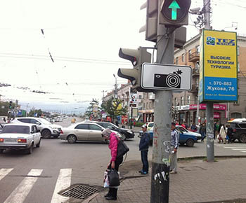 Три перекрестка в центре Омска оборудуют видеокамерами