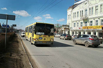 Автобусы до омских кладбищ пустят за три дня до Радоницы