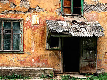 В Омске расселят жильцов всех домов, признанных аварийными до 2012 года