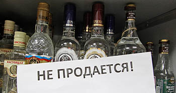 В Омске хотят запретить продажу вина и водки в жилых домах