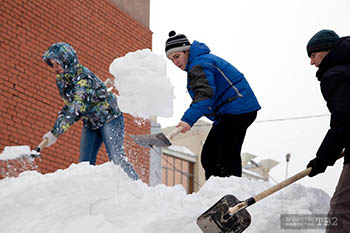 Владельцам киосков и магазинов Омска сказали убирать снег