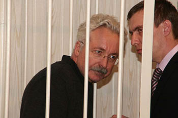 Прокуратура считает, что обвиняемым в падении крана в Омске место в СИЗО
