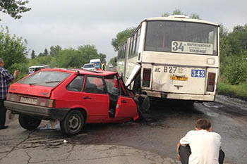 В Омской области ВАЗ врезался в трактор