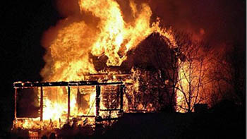 Во время пожара в частном доме в Омской области погибли мать и сын