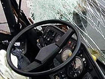 На трассе Омск - Тюмень водитель автомобиля «Хёндай» врезался в большегруз МАН