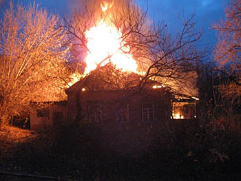 В Омске, во время пожара в квартире, угорели супруги-пенсионеры