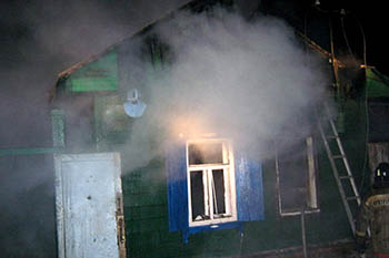 За ночь в Омской области сгорело две бани