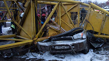 Число погибших из-за рухнувшего в Омске крана достигло четырех человек