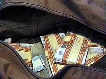Во время вооруженного нападения на экспедитора возле ТК «Континент» грабители похитили 57 тысяч рублей