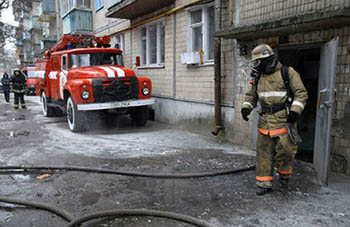На окраине Омска в женский праздник загорелся многоквартирный дом
