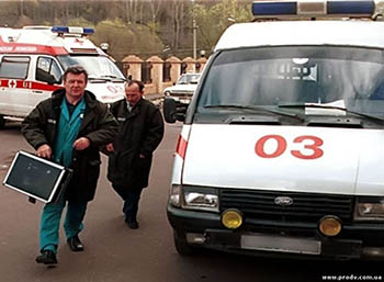 В Омске автолюбитель не пропустил скорую, которая везла тяжелобольного ребенка