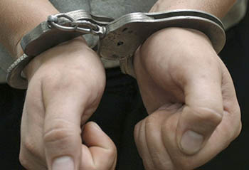 У 18-летнего юноши из Омской области двое приятелей похитили более 300 тысяч рублей
