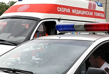 В Омске к многоэтажке съехались спецслужбы и вывели жителей на улицу