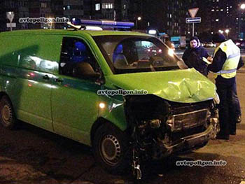 В Омске столкнулись две иномарки и инкассаторский микроавтобус