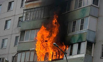 27 пожарных тушили частный дом в Омске