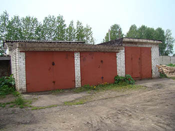В Омске сносят «индивидуальный гараж» в три этажа