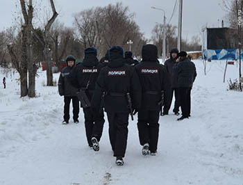 Омичи задержали рецидивиста из Красноярска, напавшего на их соседку