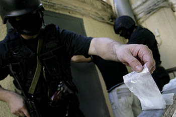 В Омске наркополицейские активно ловят торговцев героином