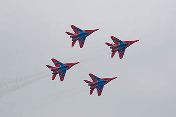Над Омском полетают «Русские витязи» и «Стрижи»