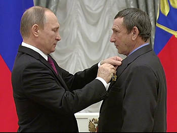 Омского тракториста Путин наградил орденом Дружбы