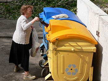 Омские экообщественники меняют мусор на еду