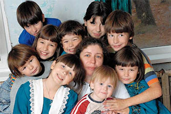 Многодетным отцам в Омской области выплатят по пять тысяч рублей