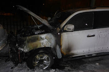 В Омске сожгли автомобиль «Toyota Land Cruizer», пенсионера-бизнесмена