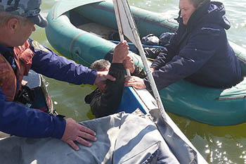 Омские инспекторы ГИМС спасли рыбака