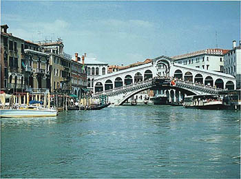 Принято решение о реставрации моста Риальто - символа Венеции