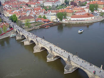 По субботам на набережной Сметаны в Праге вводится запрет на движение транспорта