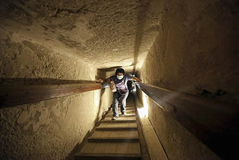 В Египте для посещения туристов открыта пирамида Хефрена