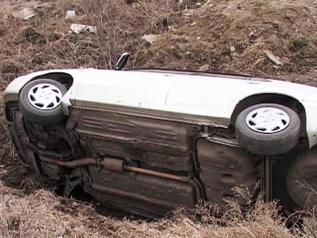 В Омске пьяный водитель на автомобиле улетел в болото