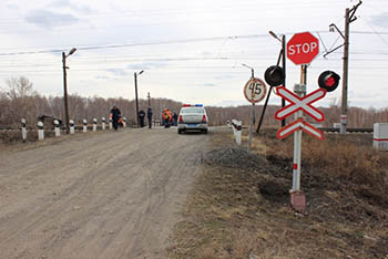 Под Омском 4 человека погибли в столкновении машины с поездом