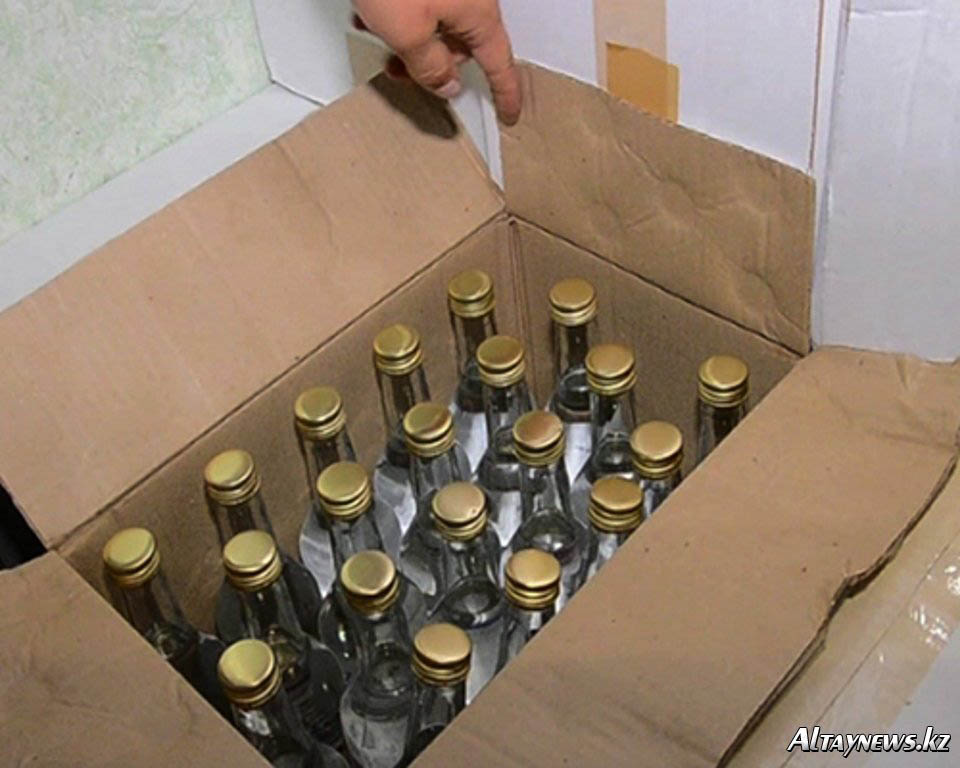 Житель Омской области перевозил в своем авто 480 бутылок контрабандной водки
