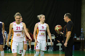 Омские баскетболистки проиграли две игры в Верхней Пышме