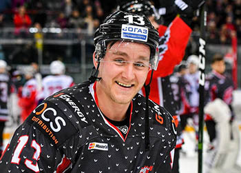 Омские болельщики лучшим хоккеистом сезона назвали Николая Лемтюгова