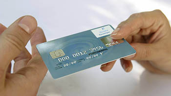 Где можно оформить кредитную карту