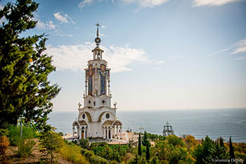 Церковь-маяк Николая Мирликийского в Алуште