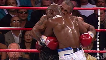 Один из самых скандальных боев в истории бокса. 23 года наза Тайсон откусил ухо Холифилду