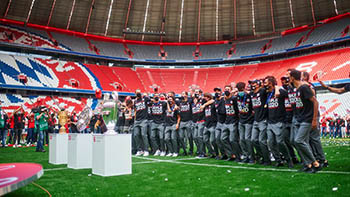 «Бавария» празднует чемпионство на «Альянц Арене»