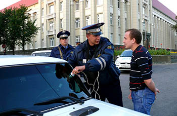 Война с тонированными авто в Омске продолжается