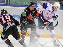 «Авангард» одержал первую победу в пятом сезоне КХЛ